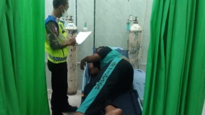 Personel Unit Gakkum Polres  Simalungun Gerak Cepat Tangani Kecelakaan Mobil Angkutan Penumpang Terbalik, 6 pelajar Luka-luka