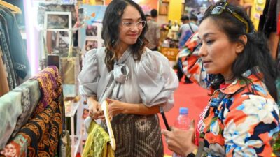 Pameran InaCraft Industri Kerajinan Nasional: Batik Shibori jadi Andalan Produk Fashion Dekranasda Humbahas
