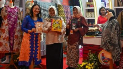 Pj Gubsu Hassanudin Kunjungi Stan Dekranasda Humbahas di JCC Jakarta