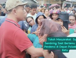 Tokoh Masyarakat Sumbul Sembiring Temui para Pendemo di Depan Polsek Pancur Batu, Jalan Lintas yang Ditutup Langsung Dibuka