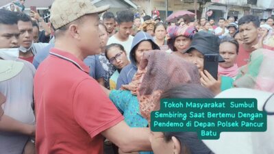 Tokoh Masyarakat Sumbul Sembiring Temui para Pendemo di Depan Polsek Pancur Batu, Jalan Lintas yang Ditutup Langsung Dibuka