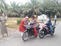 Ikatan Keluarga Besar Istri (IKBI) PTPN IV Regional II Kebun Bah Jambi Beri Santunan Anak Yatim Piatu dan Takjil Gratis