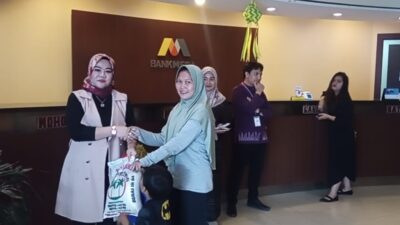 Bertajuk “Mega Peduli” Bank Mega Beri Bantuan Sembako kepada Masyarakat di Bulan Suci Ramadhan 1445H