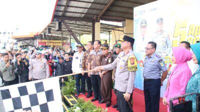 Kapolda Kalbar Bersama Forkopimda Kalbar Melepas Mudik Gratis Khatulistiwa 2024