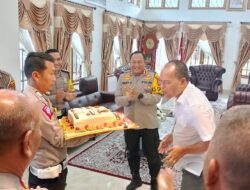 Bupati Humbahas Dapat Kejutan Kue Ulang Tahun dari Kapolres