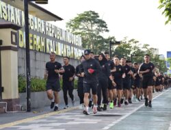 Dansatbrimob Polda Kalbar Pimpin Langsung Olahraga Lari Pagi
