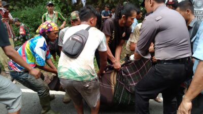 Polsek Dolok Panribuan Evakuasi Petani Epilepsi yang Meninggal Saat Memancing di Sungai Aekpogos