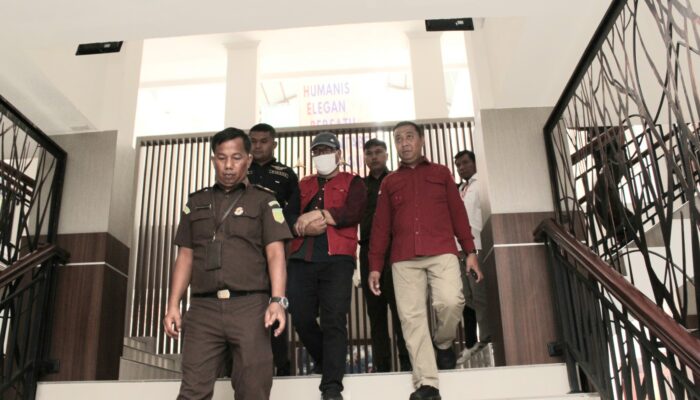 Kejati Sumut Tahan Mantan Camat Harian Diduga Korupsi Pembukaan Lahan Hutan di Samosir, Rugikan Negara Rp 32,7 M