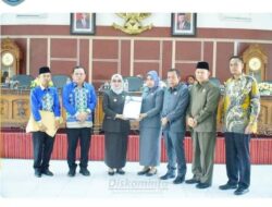 Plt Bupati Labuhanbatu Sampaikan LKPJ TA 2023 pada Rapat Paripurna