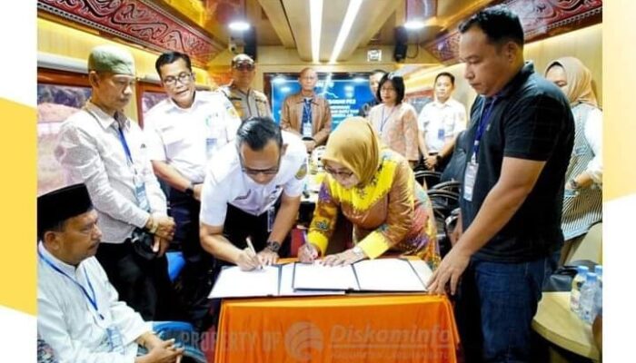 Pemkab Labuhan Batu dan PT KAI Tanda Tangani MOU Calon Jamaah Haji  Menggunakan Transportasi Kereta Api