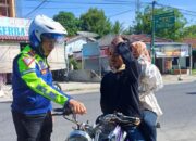 Kasat Lantas Polres Simalungun IPTU Jonni FH Sinaga Lakukan Penilangan Kasat Mata dan Sosialisasi Tertib Lalu Lintas