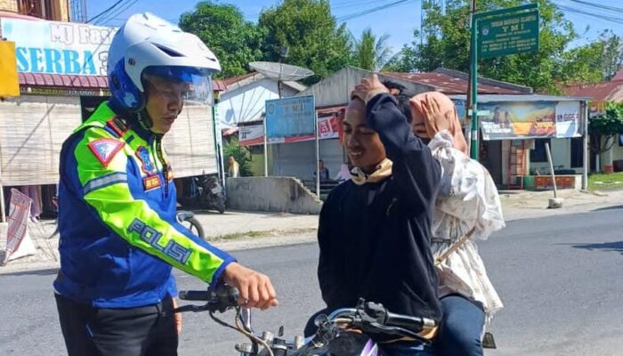 Kasat Lantas Polres Simalungun IPTU Jonni FH Sinaga Lakukan Penilangan Kasat Mata dan Sosialisasi Tertib Lalu Lintas