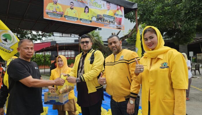 PK Golkar Medan Polonia Sembelih Seekor Sapi Seberat 400 Kilogram