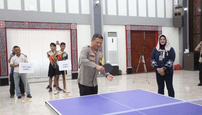 Profesional Tim Tenis Medan Bertanding Perebutkan Piala Kapolda Sumut