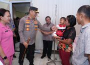 Penuh Kasih, Kapolda Sumut Memberikan Pengobatan Balita asal Nias yang sakit kelainan kandung kemih