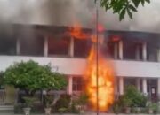 10 Ruang Kelas SDN 16 Aek Tapa Bakaran Batu Dilalap Sijago Merah