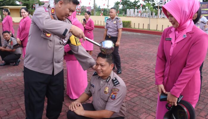 Kapolres Simalungun Pimpin Upacara Kenaikan Pangkat dan Pelepasan Purnabakti Personel Periode 1 Juli 2024