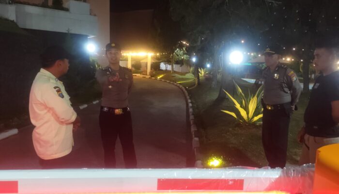 Polsek Parapat Gelar Blue Light Patrol untuk Menjaga Keamanan Malam Hari