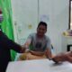 Humas Polres Dairi Jenguk Jurnalis yang Sedang Sakit