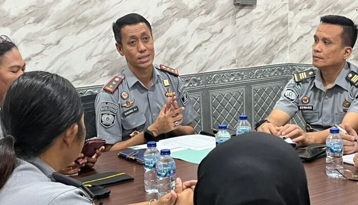 Perdana, Kalapas Kelas IIA Pematangsiantar Sukarni Ali Pimpin Rapat Internal bersama Struktur Lapas Pematangsiantar 