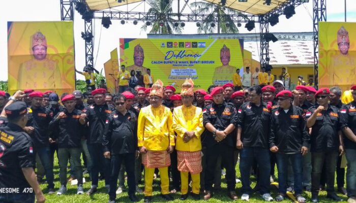 Ribuan Masyarakat Bireuen Hadiri Deklarasi Paslon Bupati dan Wakil Bupati dari Partai Golkar. 