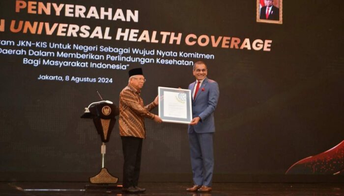 Wapres Ma’ruf Amin Berikan Penghargaan UHC Awards kepada 493 Kepala Daerah