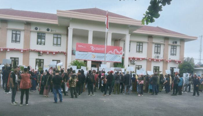 Polres Simalungun Lakukan Pengamanan Ketat Aksi Unjuk Rasa Aliansi Gerakan Masyarakat Tutup TPL di Pengadilan Negeri Simalungun