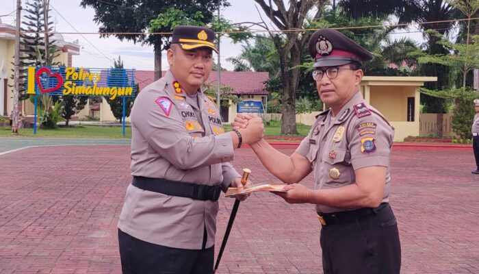 Kapolres Pimpin Upacara Penghargaan Kenaikan Pangkat Luar Biasa Personel Polres Simalungun