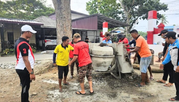 Lapas Narkotika Langkat Beserta Lapas Pemuda Langkat dan Stakeholder Desa Cempa Laksanakan Gotong Royong Perbaiki Jalan Rusak