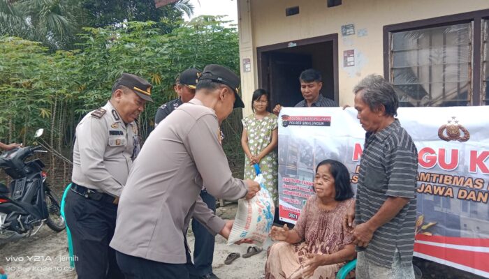 Minggu Kasih, Polsek Tanah Jawa beri Bantuan dan Pesan Kamtibmas kepada Warga 