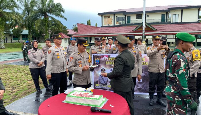 Polres Simalungun Berikan Kejutan HUT TNI ke-79 kepada Korem 022 Pantai Timur: Wujud Sinergitas TNI-Polri