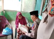 Kapolsek Tanah Jawa Gelar Jumat Berkah, Bagikan Sembako untuk Warga Kurang Mampu