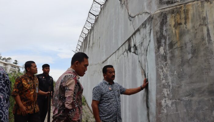 Lapas Narkotika Kelas IIA Pematangsiantar Lakukan Pemeriksaan Tembok Pembatas dan Gorong – Gorong 