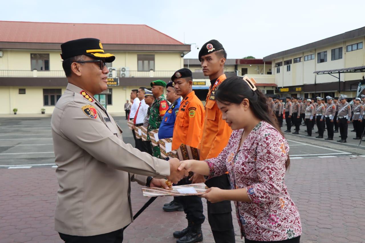 Beri Penghargaan Personel Berprestasi, Kapolrestabes Medan : Jadikan Tantangan sebagai Peluang