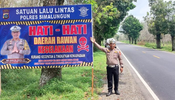 Satlantas Polres Simalungun Pasang Baliho Edukasi Keselamatan Lalu Lintas di Jalur Pematangsiantar-Medan