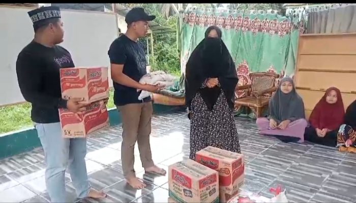 Staf Intel Kodim 0209/LB Sertu Fikri Sitio dan Sertu Faisal Hutabarat Berbagi Kasih di Panti Asuhan Tunas Bangsa: Semangat dan Kepedulian untuk Generasi Muda