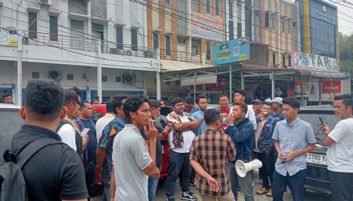 Adira Finance Rantauprapat Didemo, Buntut Dugaan Perampasan Mobil Konsumen 