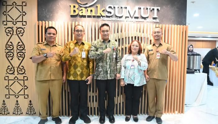 Bupati Humbahas Dr Oloan P Nababan Hadiri RUPS LB Bank Sumut di Medan