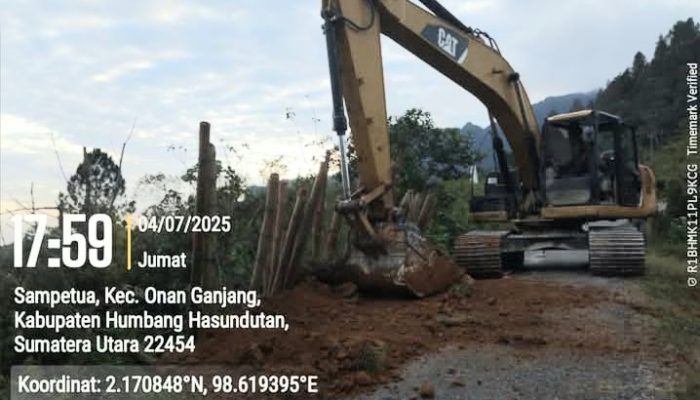 BPBD Humbahas Rehabilitasi Jalan Longsor di Desa Sampetua Onan Ganjang