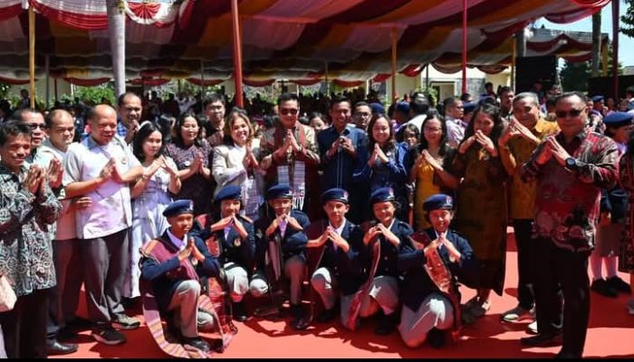 Bupati Humbahas Hadiri Pengukuhan Siswa-Siswi Asrama Yayasan TB Soposurung Balige