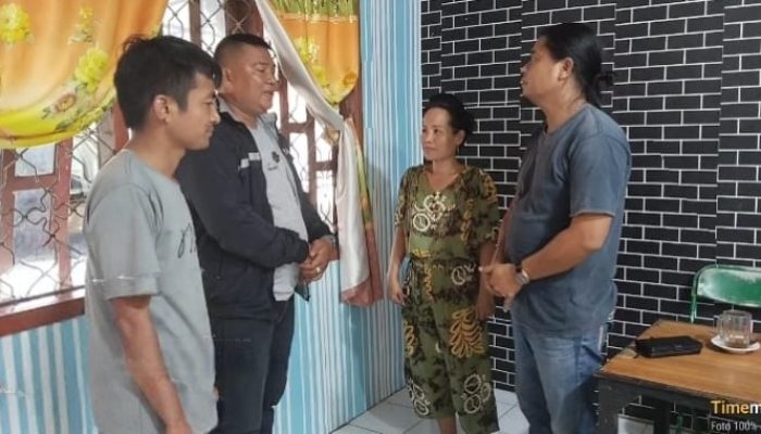 Bentuk Solidaritas, DPC PJS Sibolga/Tapteng Kunjungi Rekan Niali Mendrofa yang Berduka 
