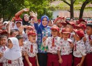 Bupati Maya Hasmita Ajak Para Orang Tua di Labuhanbatu Antar Anak Pada Hari Pertama Sekolah
