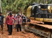 Melayani Tanpa Pamrih, Bupati Bersama DPRD Humbahas Tinjau Rehabilitasi Jalan di Sijamapolang