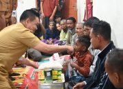 Bupati Serahkan Bantuan kepada Keluarga Korban Kebakaran di Desa Parsingguran II