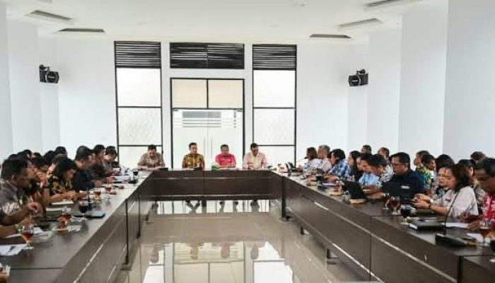 Bupati Humbahas Pimpin Rapat Penyesuaian Penyusunan Rancangan APBD 2026