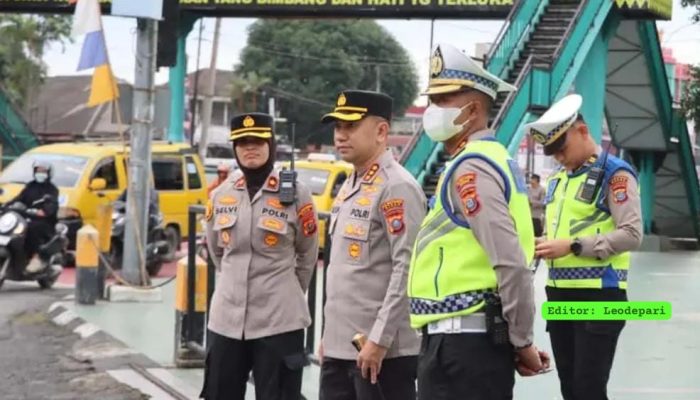 Kapolrestabes Medan Tinjau Langsung Pengaturan Lalu Lintas di Simpang Mesjid Raya, Pastikan Kehadiran Polisi di Tengah Masyarakat