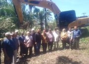 Kadis Pertanian Ir Agus Salim Ritonga Saksikan Tumbang Perdana PSR di Desa Tebing Lingga Hara