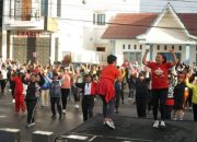 Bupati Humbahas Didampingi Ketua TP PKK Ikut Senam Massal dan Cek Kesehatan di Pelataran MPP