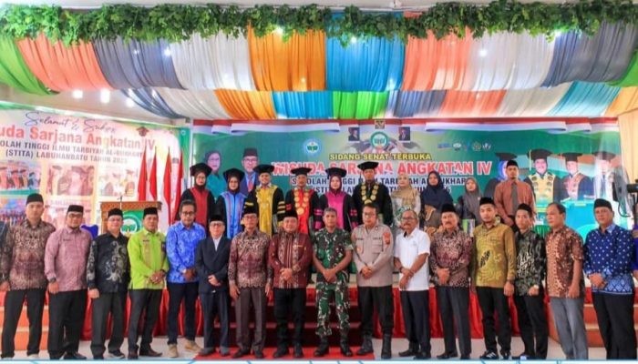 Wakil Bupati Labuhanbatu Hadiri Wisuda Sarjana Sekolah Tinggi Ilmu Tarbiyah Angkatan IV
