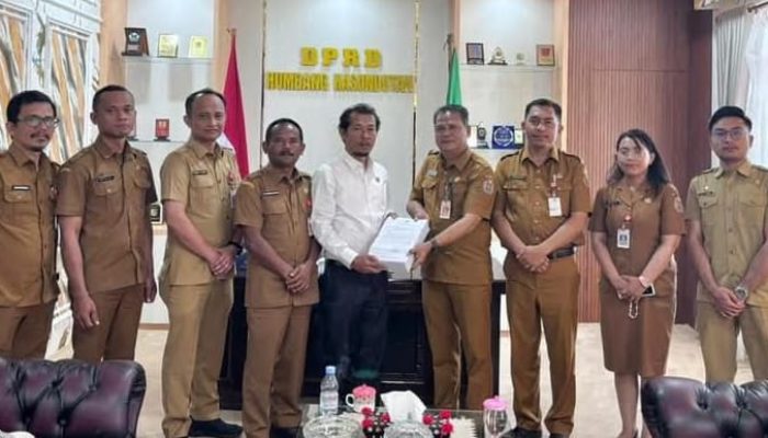 Bupati Humbahas Serahkan LKPj Tahun 2025 kepada Ketua DPRD